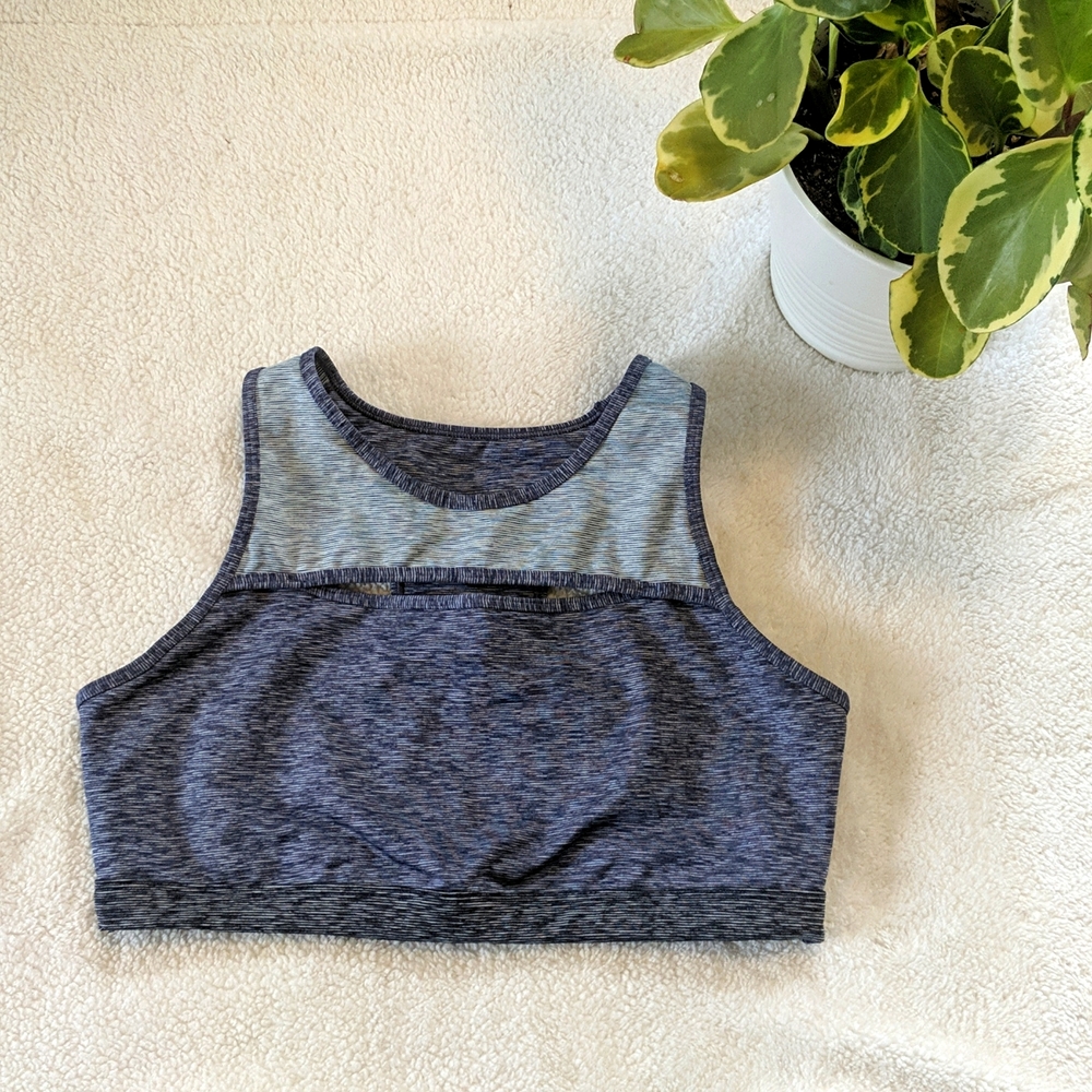 GapFit Peek-a-boo Sports Bra in quiet blue size large